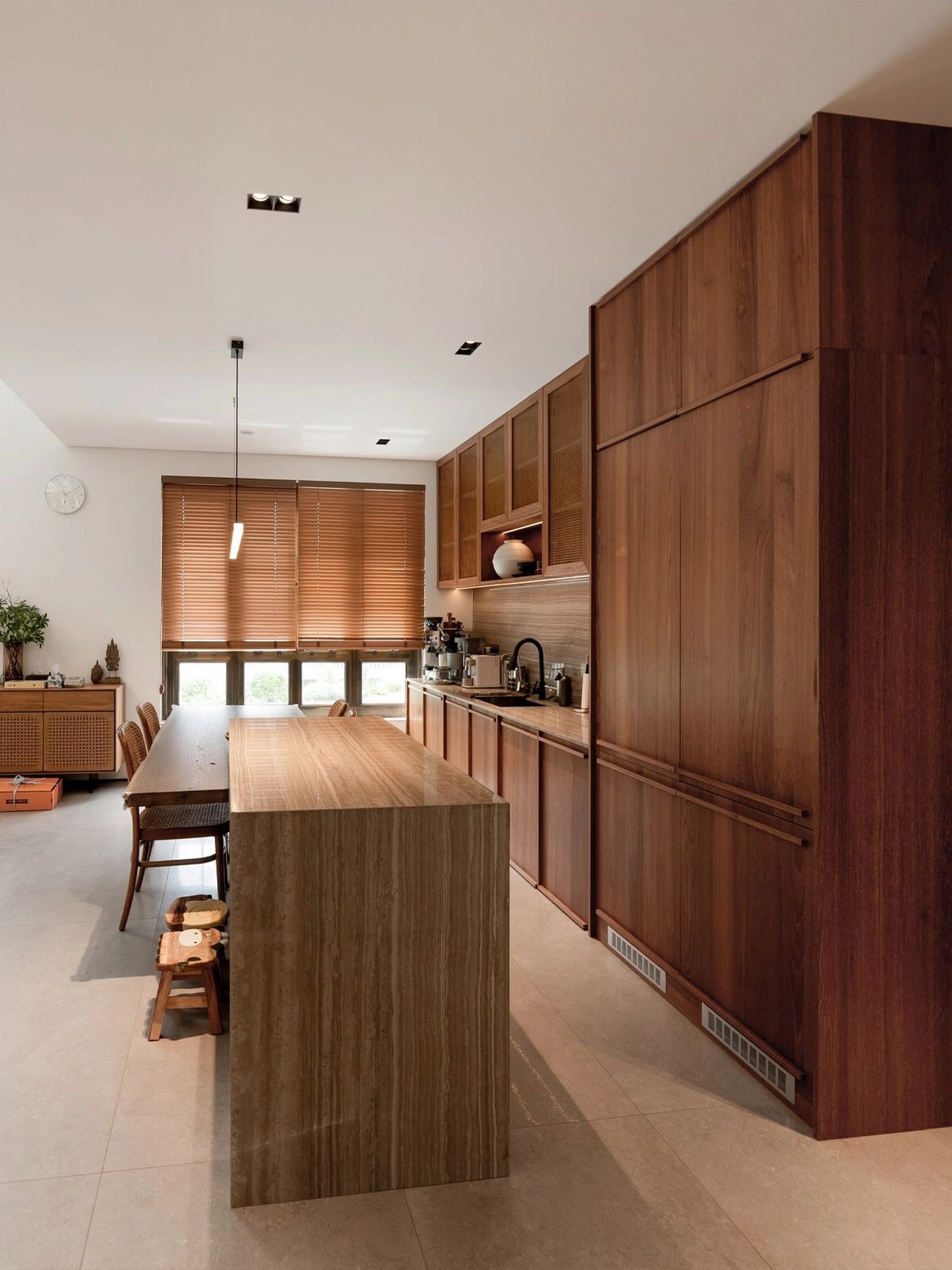 Laminate vs. Veneer: Which material should you choose for interiors?